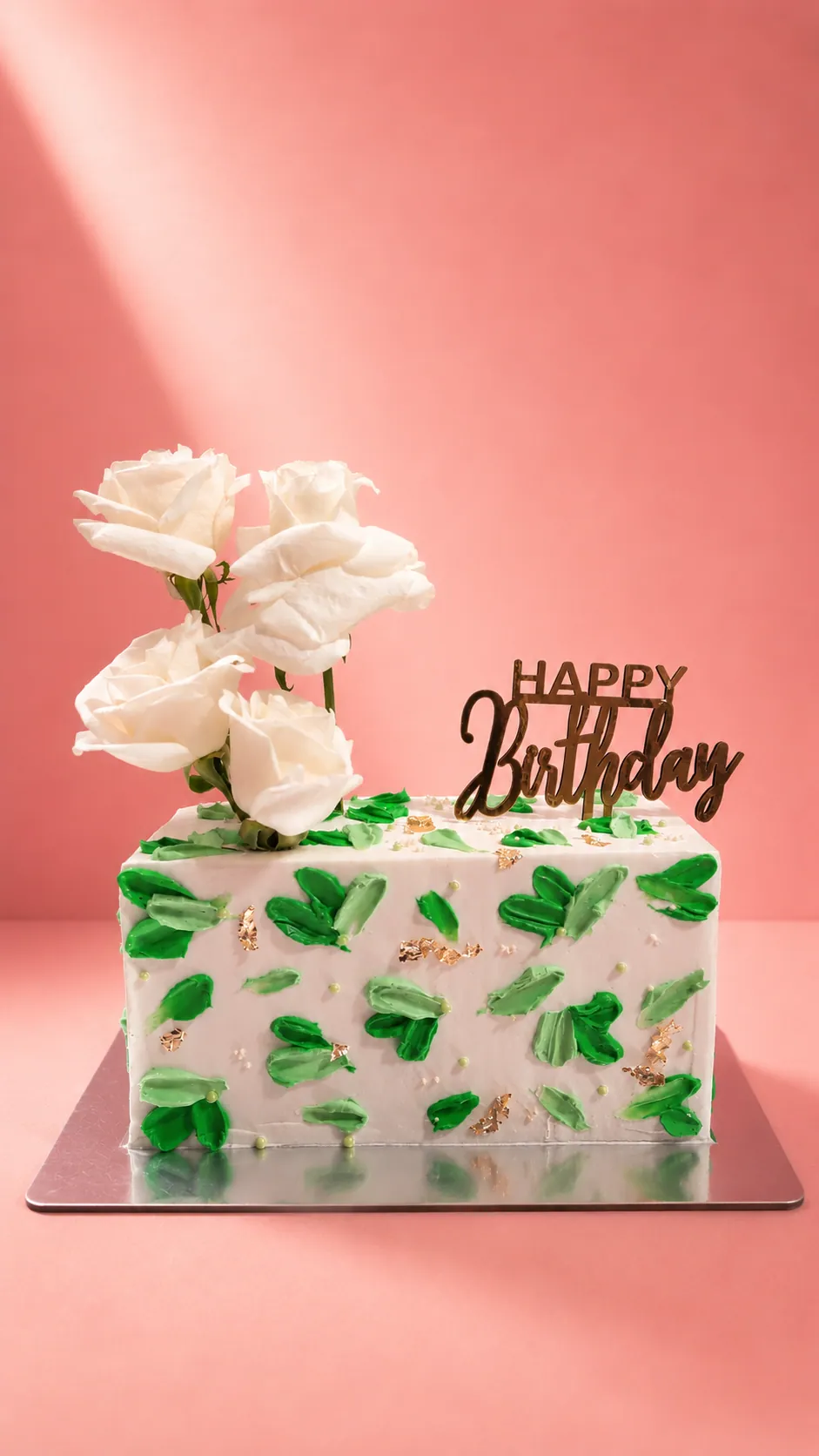 Torta blanca con rosas y Happy Birthday - Chavela's Bakery